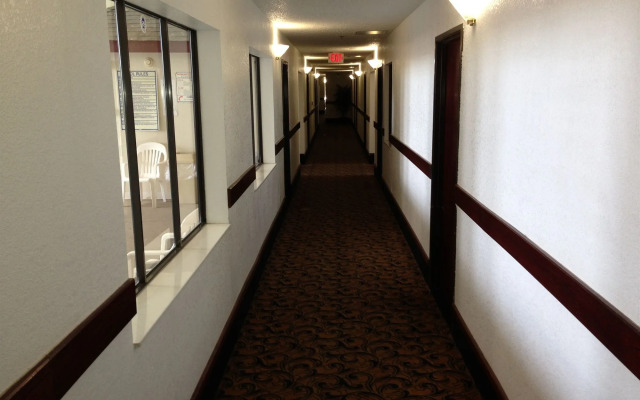 Brentwood Inn & Suites