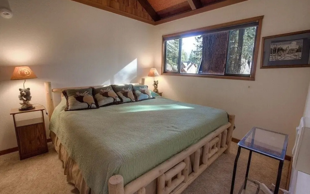 Sky Chalet 3 Bedroom Cabin by RedAwning