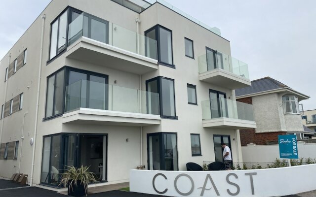 "brand New Beachfront Ground Floor With Garden 2 Bed Apartment. 6 Guests"