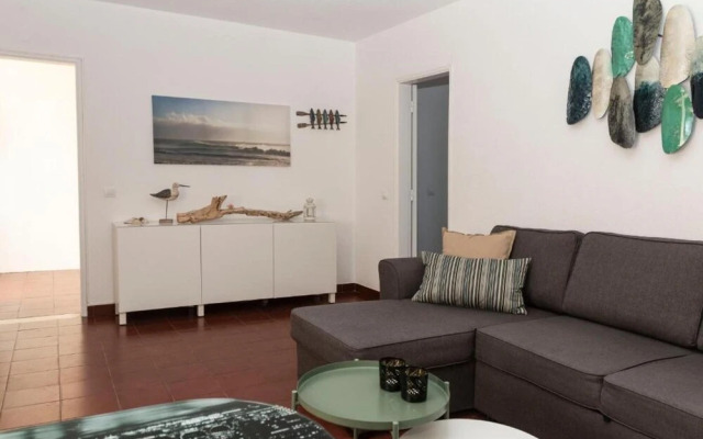 Stunning Olhos do Mar Apt, Albufeira