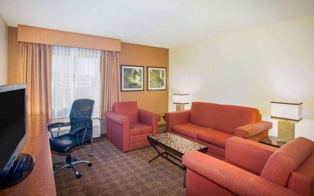 La Quinta Inn & Suites by Wyndham Columbia