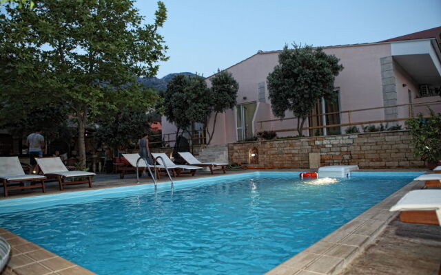 Niriides Beach Hotel