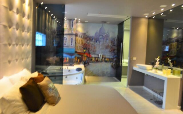 Hotel Paris Luxury Suites