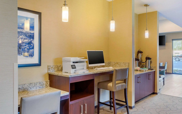 Comfort Suites Burlington near I-5