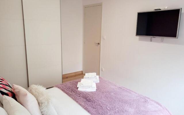 Amplio Piso Luminoso Cerca Del Camino Y Catedral C3