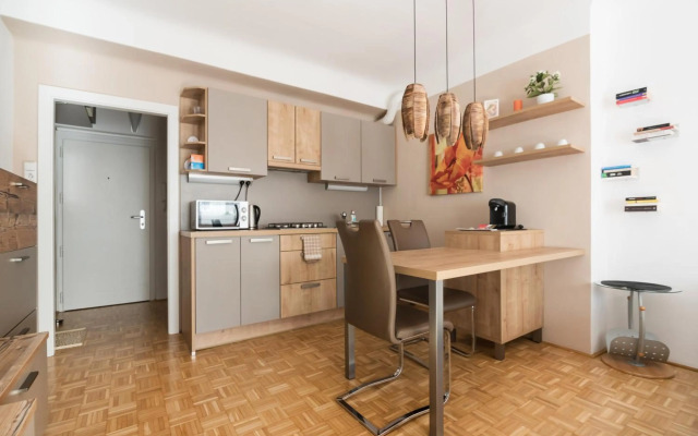 Cosy apartment near VIC (UNO City)