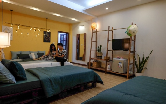 The Gallery House – Guest Rooms – Hanoi