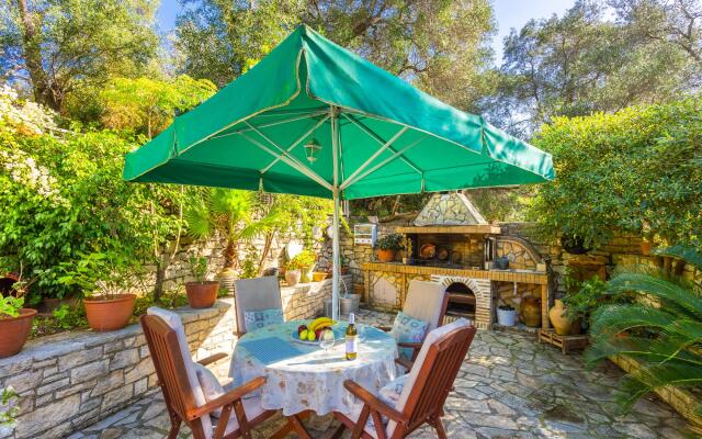 Dimitris Cottage in Apergatika