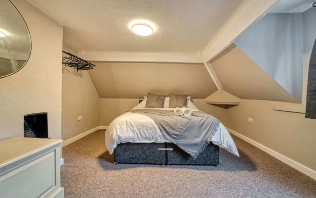 Host Stay Underhill House