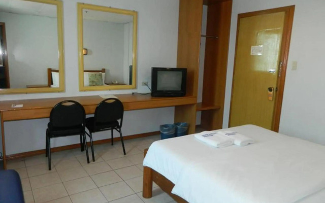 Nichols Airport Hotel