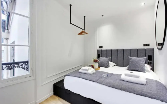 Luxury Apartment With AC Center of Paris