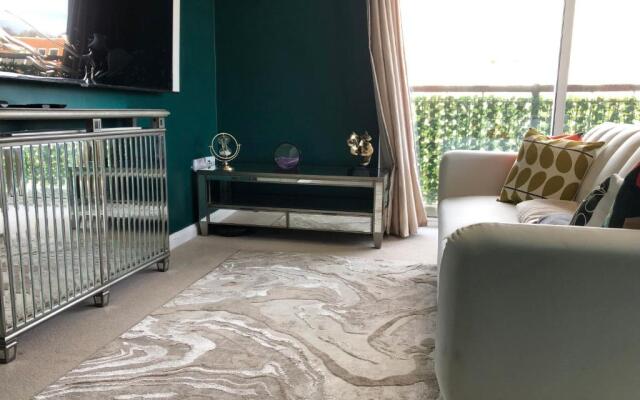 Beautiful 1-bed Apartment in Redhill