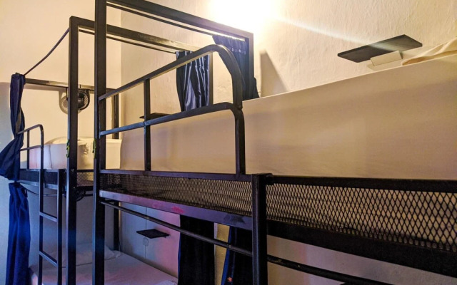 Traveler Hostel