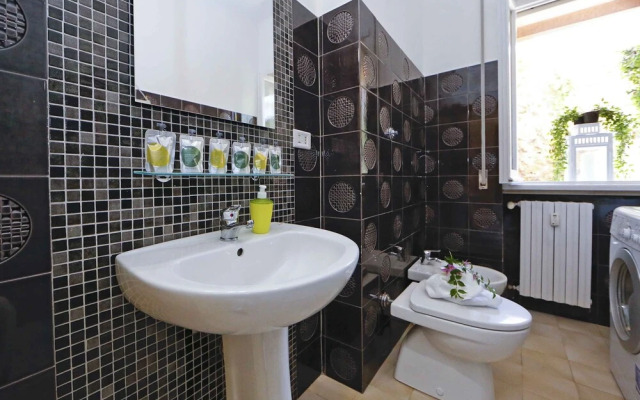 Trastevere Apartment with Patio