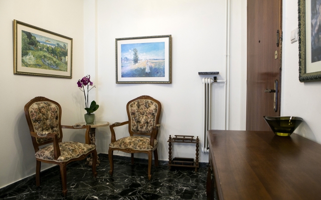 Best House, Larisis Metro, Athens