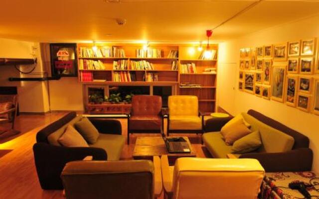 He Huang Memory Youth Hostel