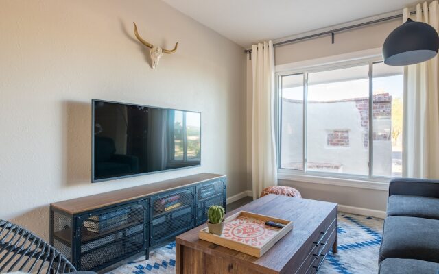 4BR Remodeled Classic near Old Town by WanderJaunt