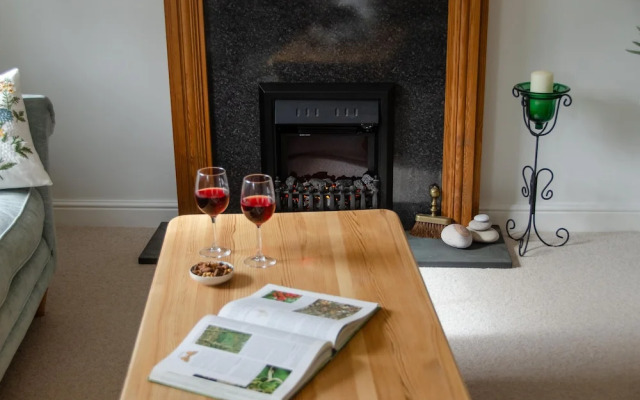Modern 2-Bed Flat In Tavistock Centre