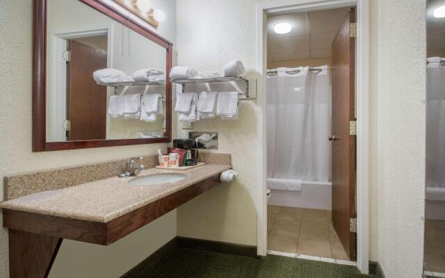 Posh Inn & Suites