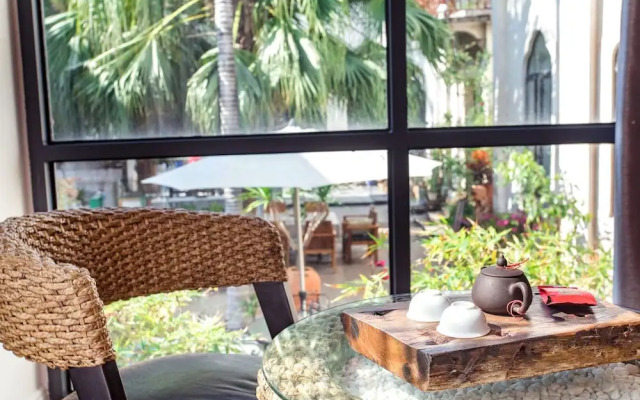 Artist and Old Villa 1927