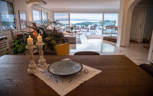 Vouliagmeni Luxury Seaview Apartment