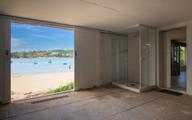 Mansão Pé na Areia Ferradura com 4Suítes