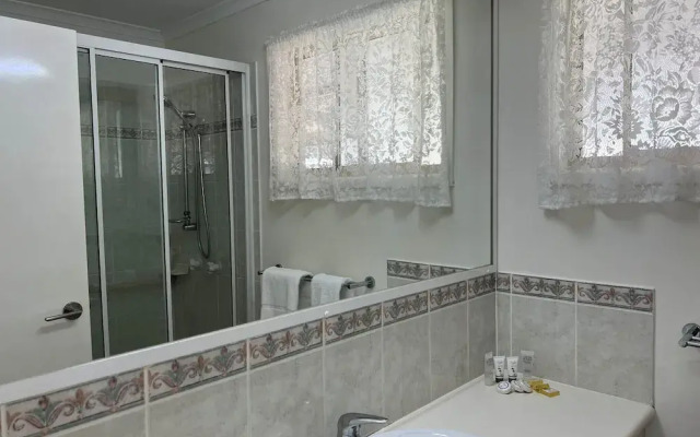 Crows Nest Tourist Park