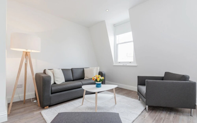 Soho Apartments by BaseToGo