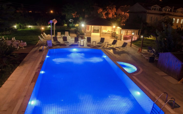 Yaprak Hotel