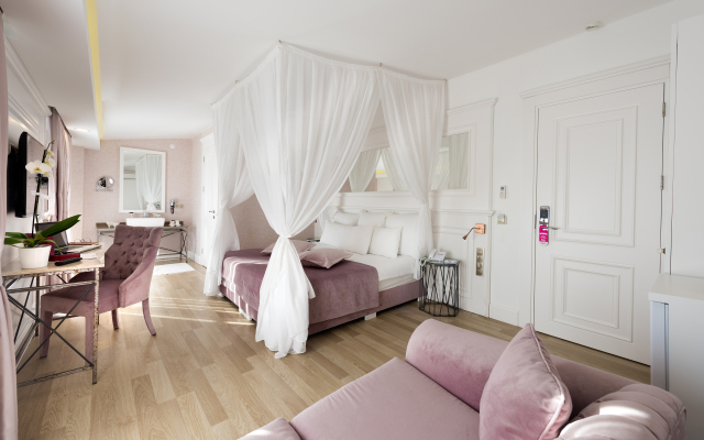 Nun Hotel Lara