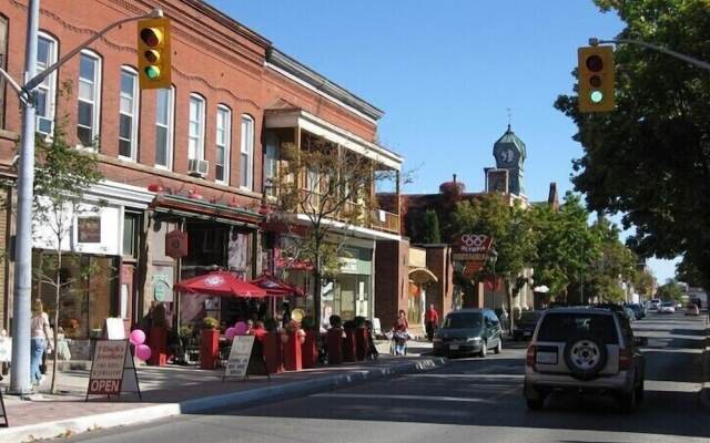 Esther's Place-Carleton Place Downtn Apt