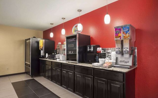 Super 8 By Wyndham Henryetta