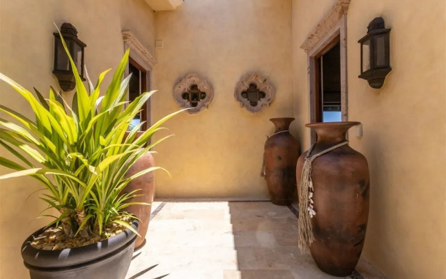 Casa de la Familia 7 Bedroom Contemporary Hacienda Style at Discounted Rate!