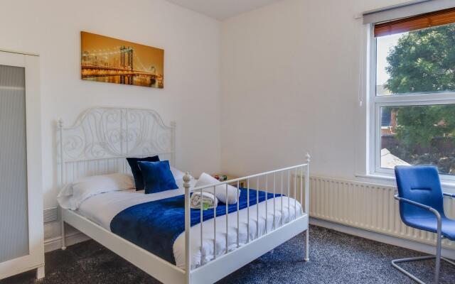 Stayzo House Accommodation- Coventry Free Parking