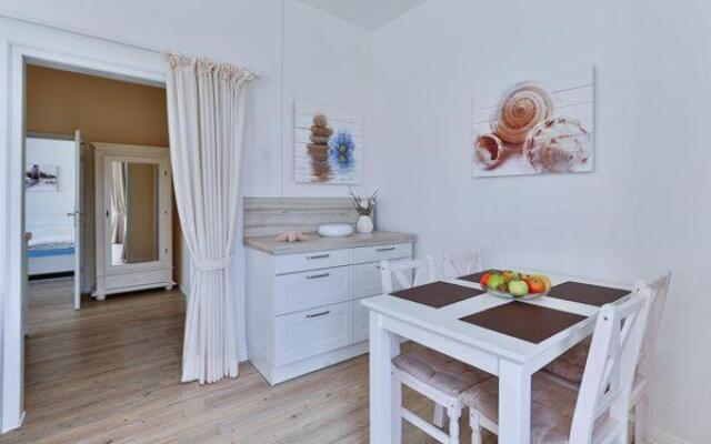 App-6-mit-suedbalkon-in-strandnaher-lage-baederstil-villa-in-wenningstedt-sylt