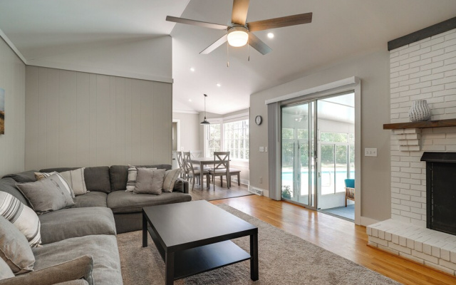 Wilmington Rental ~ 4 Mi to Wrightsville Beach!