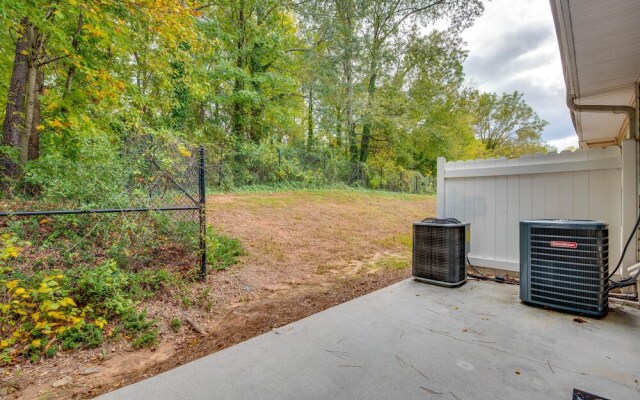 Bright Decatur Townhome ~ 10 Mi to Atlanta!