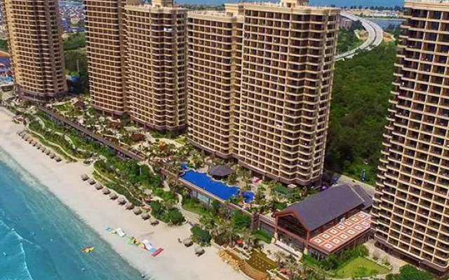 Shuangyue Bay is home to Haimei Hotel