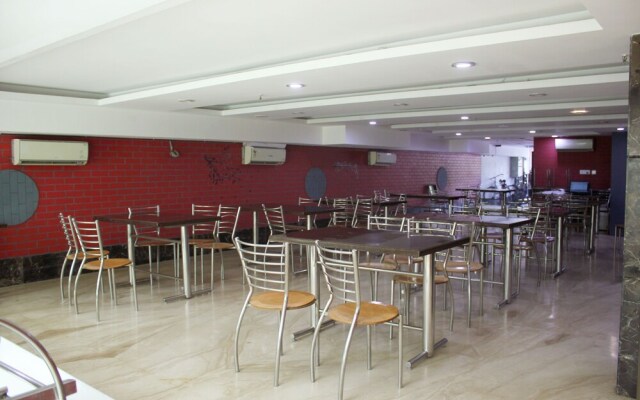 FabHotel Tryfena East of Kailash