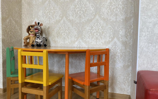 Гости на улице Ленина