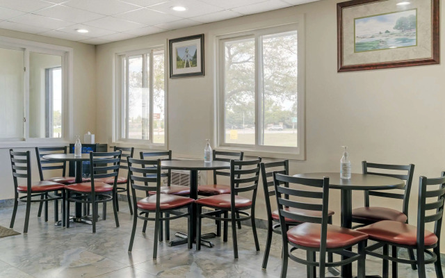 Econo Lodge Traverse City South