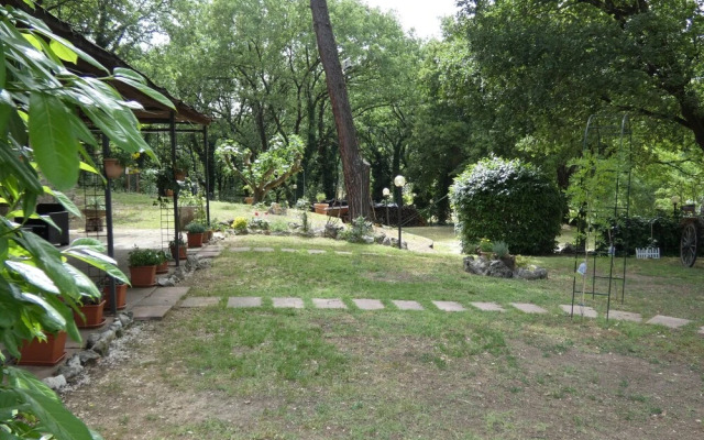 Scappo In Umbria, La Escondida