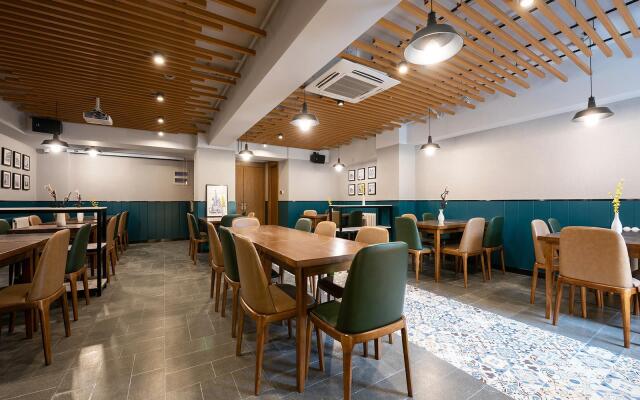James Joyce Coffetel Harbin West High-speed Railway Station Wanda Plaza