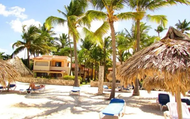 Los Corales Beach Apartments