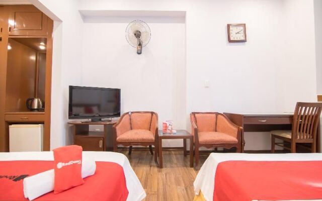 RedDoorz Plus Near Van Mieu Quoc Tu Giam