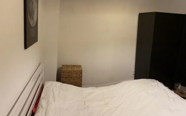 1 Bedroom Flat in Well Connected Part of London