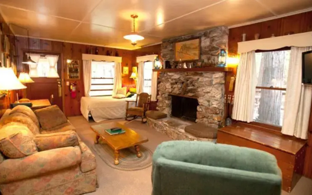 RedAwning Cabin #80 The Chattertons