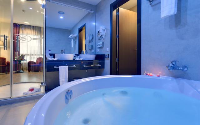 Crowne Plaza Madrid Airport by IHG