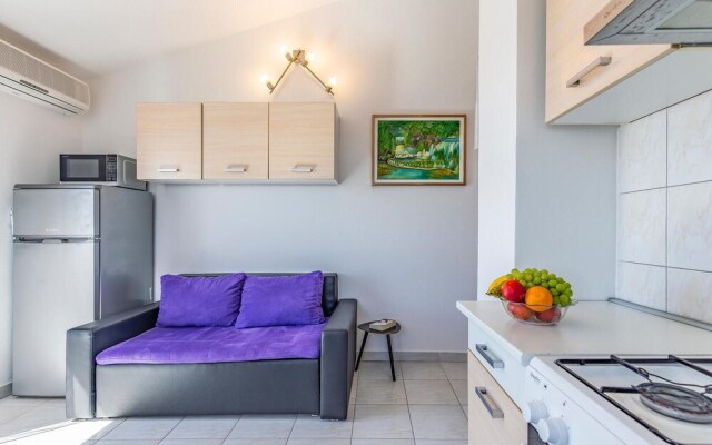 Stunning Apartment in Liznjan With 2 Bedrooms and Wifi