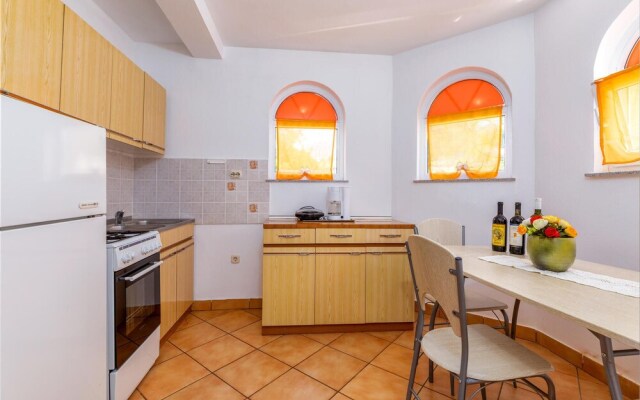 Beautiful Home in Sisan With Wifi and 4 Bedrooms